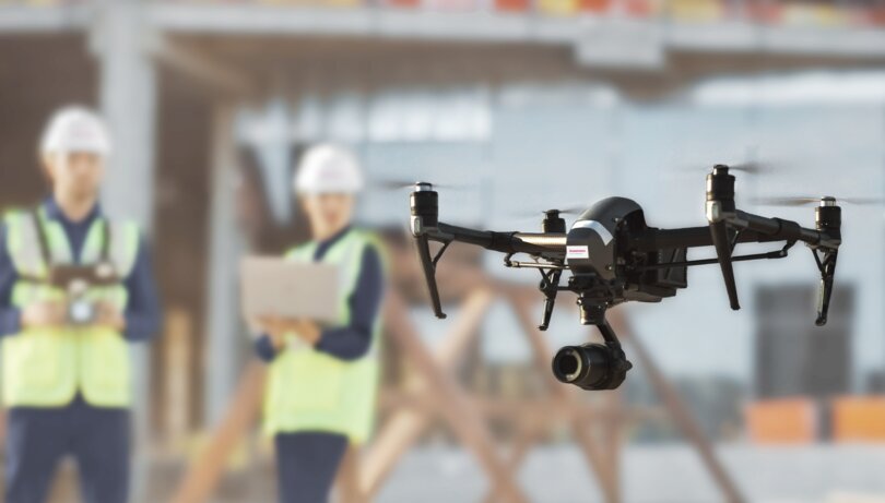 Drone on a construction site with Dussmann employees 